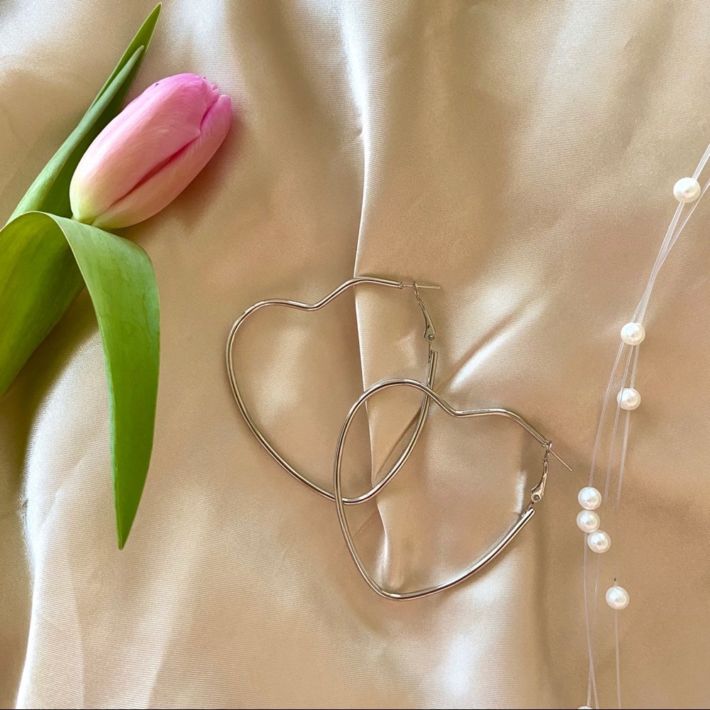 Heart Hoops Hoop Earrings Minimalist - Picture 7 of 13